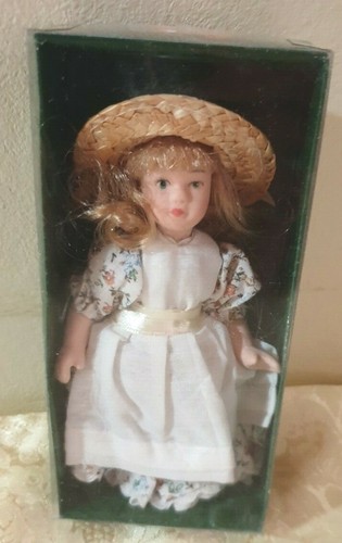 Dolls house - dolls',