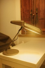 Bellissima lampada da tavolo modello Anello A400, design di Bruno Gecchelin 