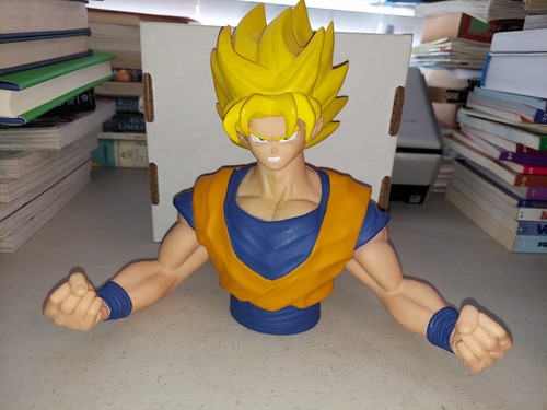 Super saiyan goku coin bank - goku,