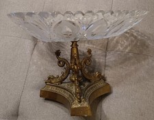 ANTICO CENTROTAVOLA IN OTTONE E CRISTALLO DI ALTA QUALITÀ INIZI XX SECOLO