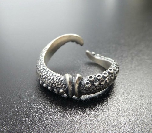 Anello tentacolo ventose polpo