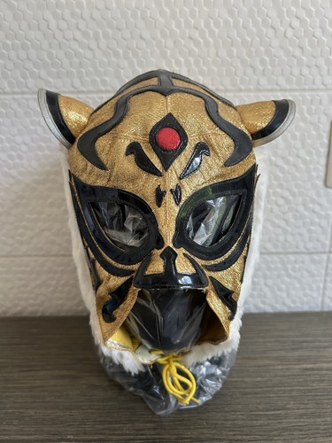 Uomo tigre maschera