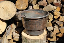 Pentola da cucina vintage in rame - manico in ghisa e passanti in bronzo - arredamento casale