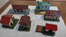 LOTTO CASEGGIATI  ARTIGIANALI EDIFICI  PLASTICO FERROVIARIO 6 PEZZI