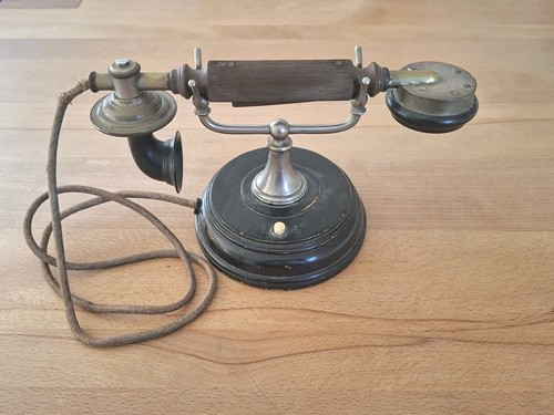 Telefono molto vecchio - , di