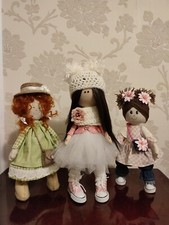 Bambole di pezza fatte a mano.