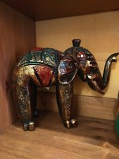 Elefante in legno. Dipinto