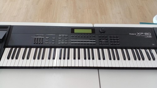 Roland synthesizer - xp-80,