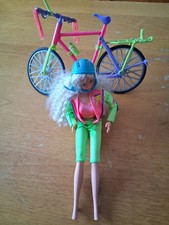BAMBOLA BARBIE SNODATA VA IN BICI BOX VEDI FOTO           