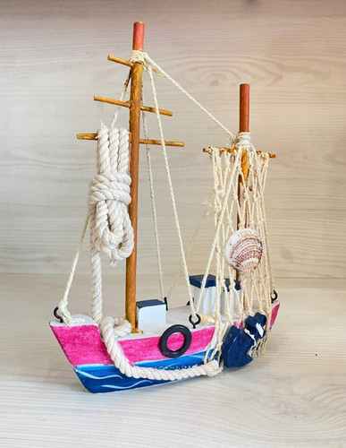 Barca vela legno fatta a - a, in