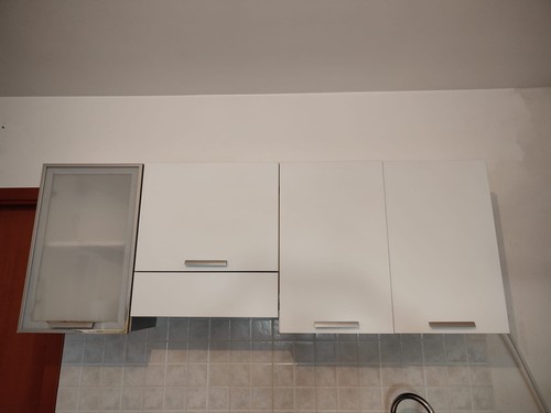 Bianca con maniglie grigie - ,