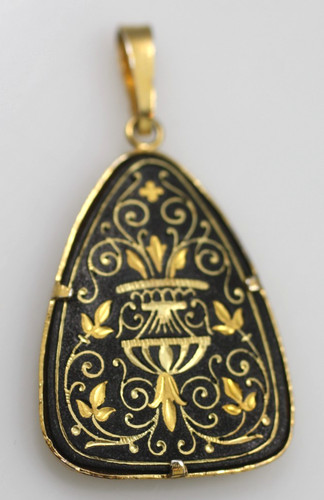 Ciondolo vintage tono oro