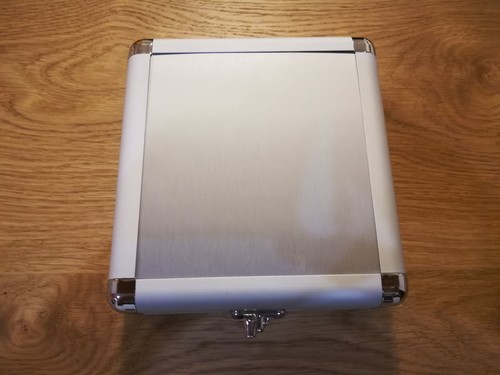Custodia alluminio porta - in,