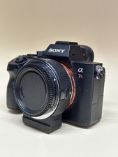 macchina fotografica Sony A7R III usata con cura + adattatore 