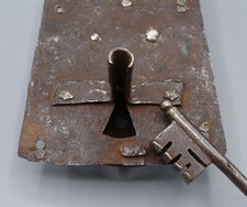 Vecchia serratura cassapanca