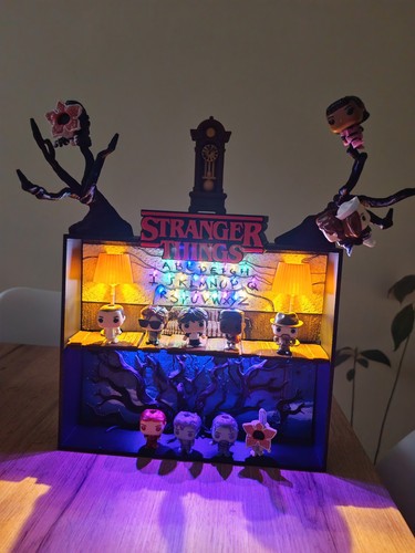 Espositore diorama stranger - diorama,