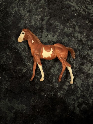 Breyer 673 castagno overo - castagno,