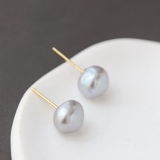 D10 Piccoli Orecchini Grigio Perle di Acqua Dolce Argento 925 Placcato Oro