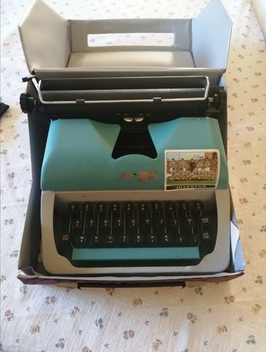 Piccola macchina scrivere - da,