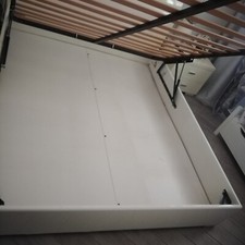 Letto matrimoniale con