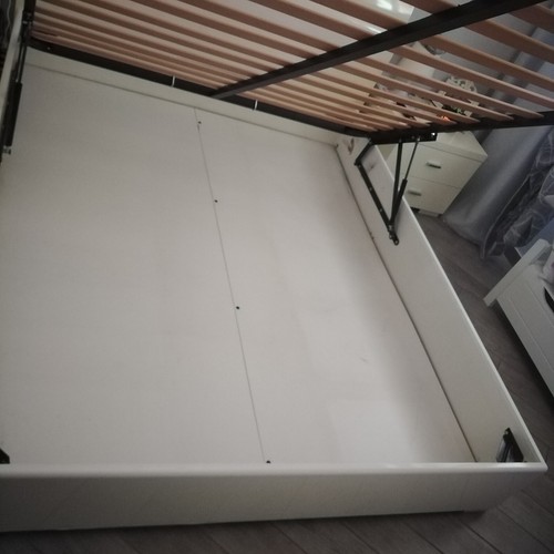 Letto matrimoniale con