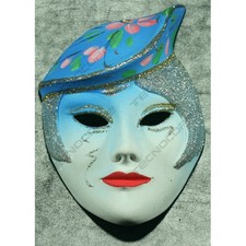Maschera in ceramica. Adatta