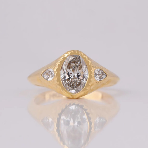 Anello solitario con diamanti
