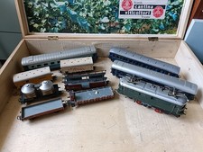Set vagoni e locomotiva