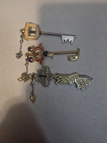 Bandai kingdom hearts keyblade - hearts,