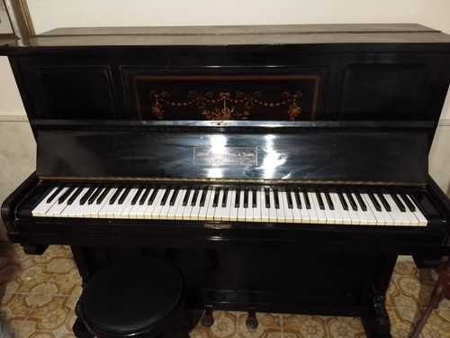 Pianoforte verticale antico