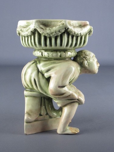 Scultura ceramica alzata