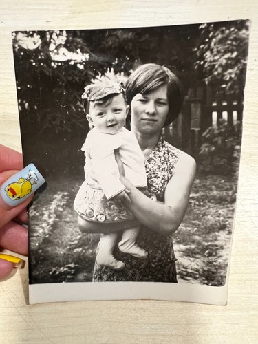Giovane donna mamma bambini