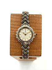 As is a women's Roberta di