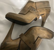 Stivali con tacco in pelle