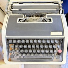 Olivetti Lettera DL Typewriter