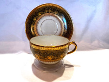 Antica elegante tazza e
