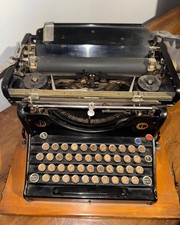 macchina da scrivere olivetti