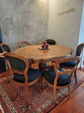 Tavolo stile classico in legno e sei sedie