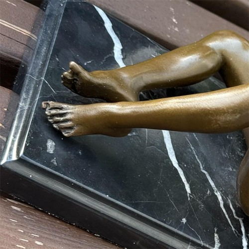 Statua donna bronzo dama