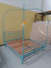 Letto a baldacchino in metallo verniciato verde tiffany, rete a doghe 160x190