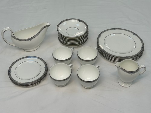 Wedgwood amherst pieces - 24,
