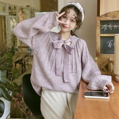 Donna con lacci - con, maglione