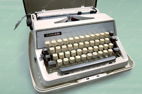 Macchina scrivere adler - da,