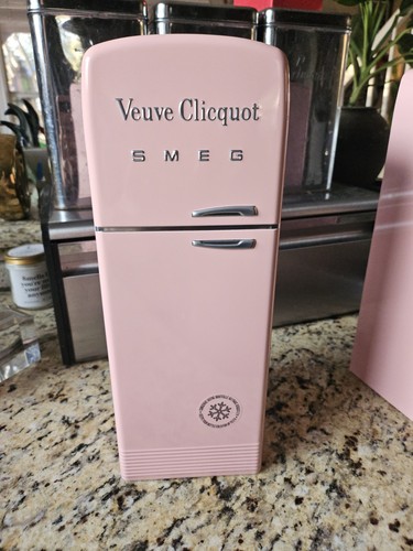 Pink veuve clicquot smeg - veuve,