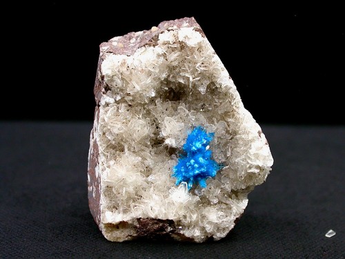 Cavansite pentagonite sur - cavansite,