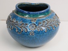 vecchio VASO PORTAFIORI BLU ELETTRICO con disegni in rilievo ceramica vintage di