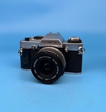 Olympus OM20 fotocamera reflex pellicola 35 mm con obiettivo Zuiko 28 mm F/2.8 - testata