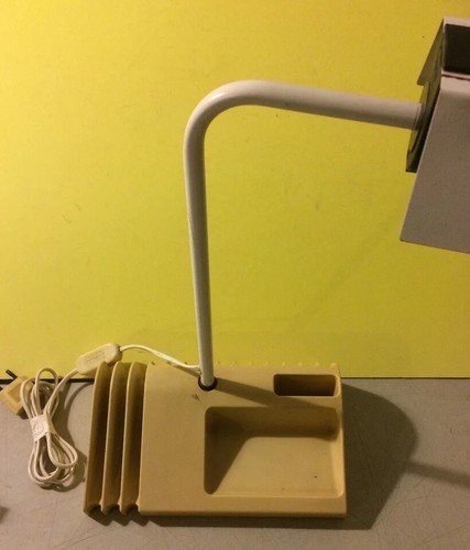 MODERNISM_DESIGN_DESK