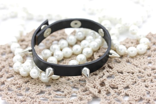 Bracciale pelle nero - , borchie