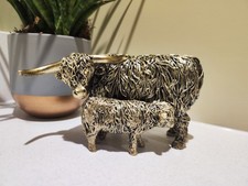Statuina ornamento mucca e vitello Highland Coo dorato scultura decorazione casa 